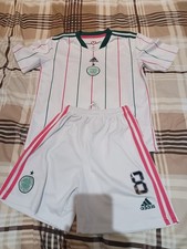haut et short celtic fc garçon 7/8 blanc kygo dans le dos avec 8 et sur short