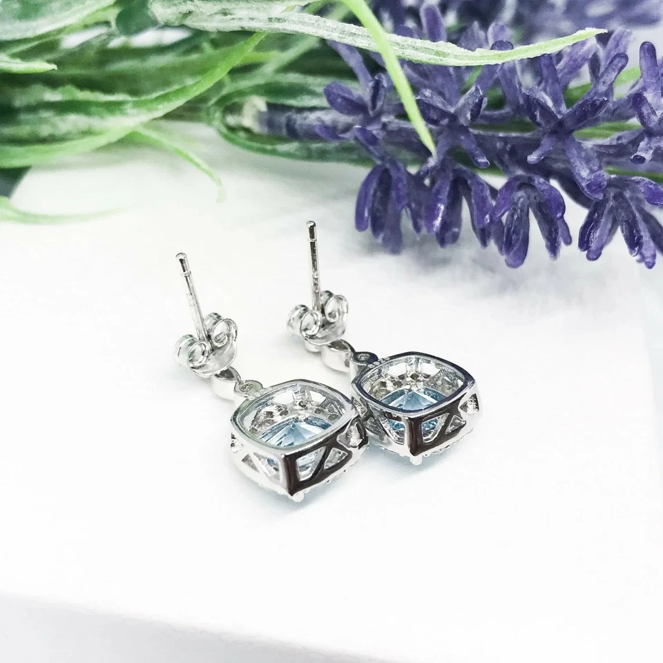 Pendientes colgantes de oro blanco macizo de 14 k con halo de diamantes y aguamarina natural de 3 quilates Foto 3 de 3