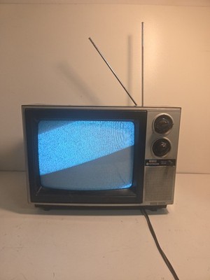 Vintage Retro Hitachi CT1301 1980's TV Television - Color - Rabbit Bunny Ears 