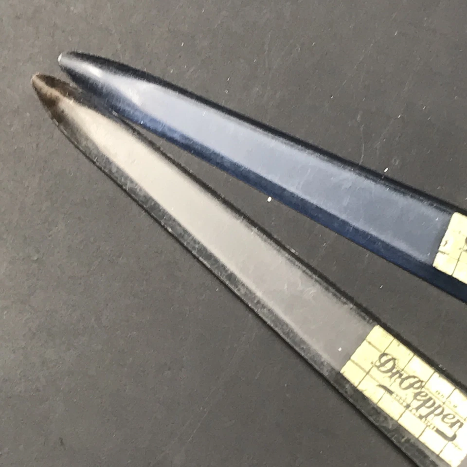 2 - Abridor de letras de plástico azul y transparente Dr Pepper con logotipo de lupa de finales de los años 40 Foto 4 de 4