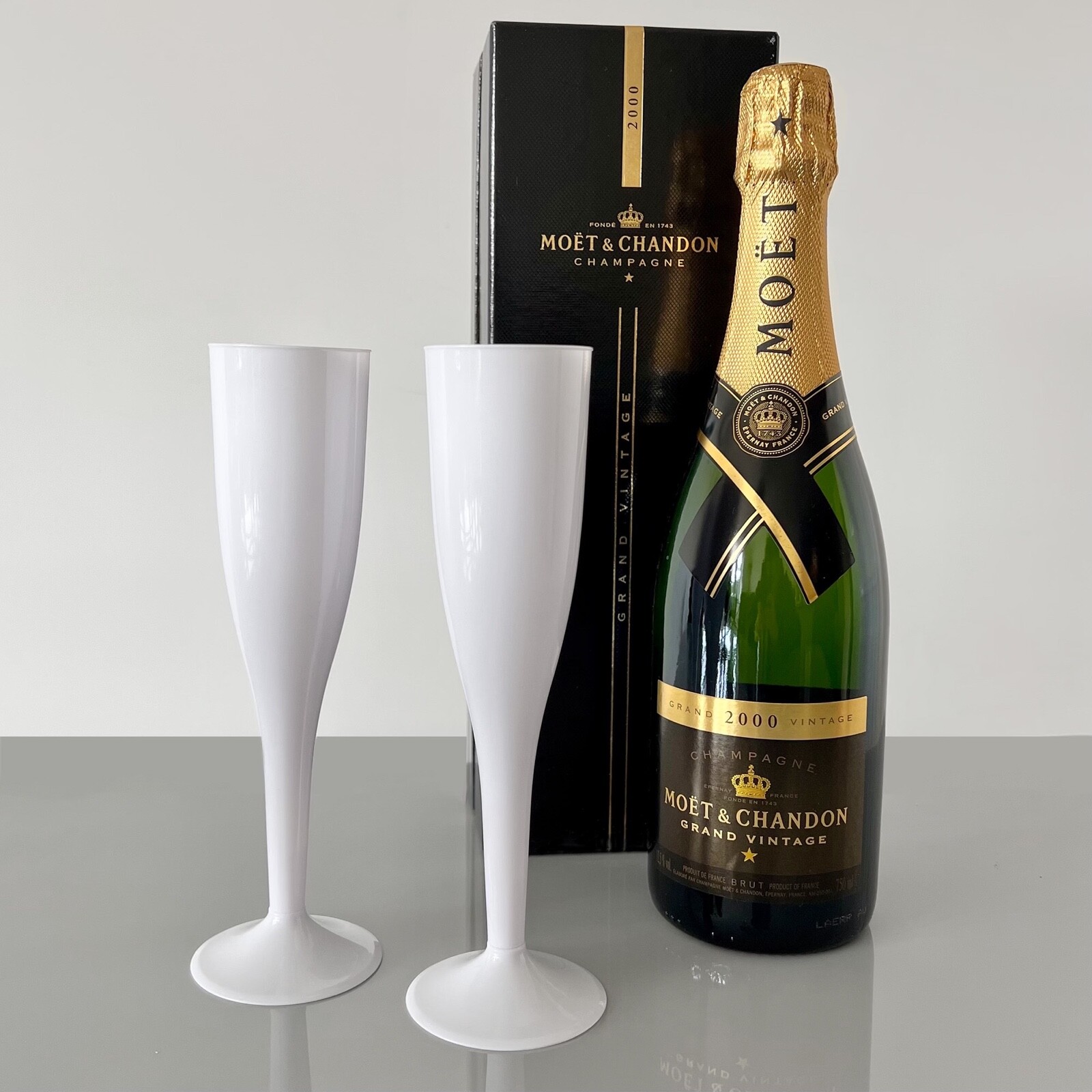 Pack of 6 200ml Prosecco Glasses, Plastic disposable Champagne Flute