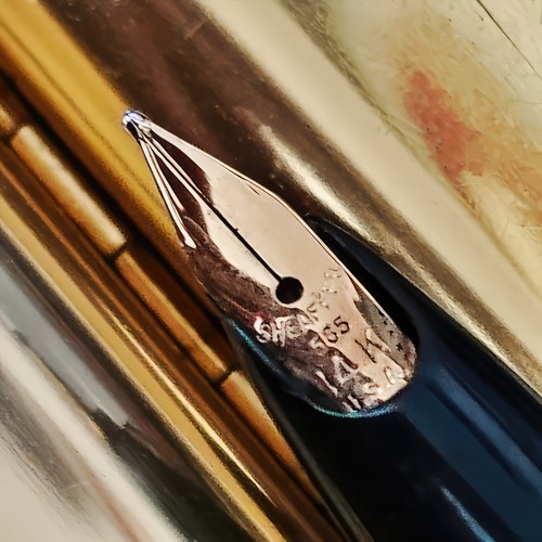 Lady Sheaffer 632 Fountain Pen Gold Pattern Black Lacquer 14K Medium Excellent - Picture 5 of 15