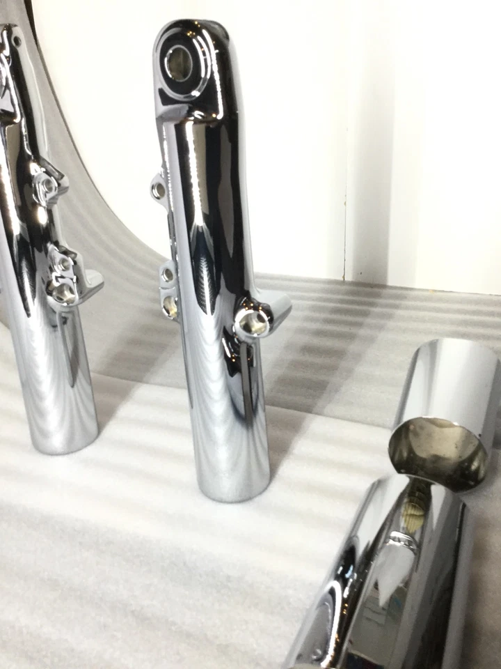 Harley 2014 - 24 三轮滑翔叉腿自由滑轮 CHROME OUTRIGHT — 第 2/4 张图片