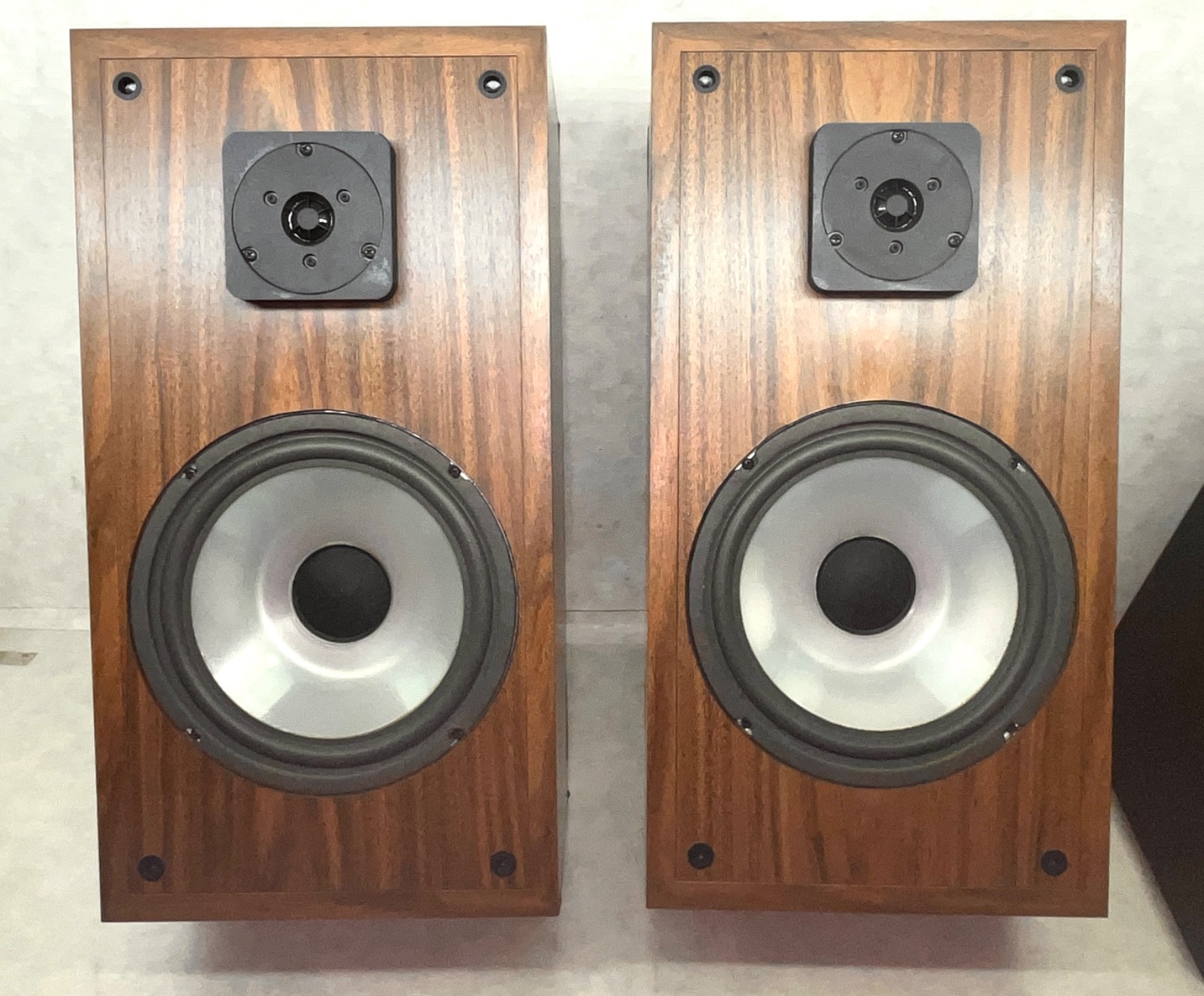 VINTAGE NORMAN LABORATORIES MODEL 8 Speakers Two-way, bass-reflex loudspeaker