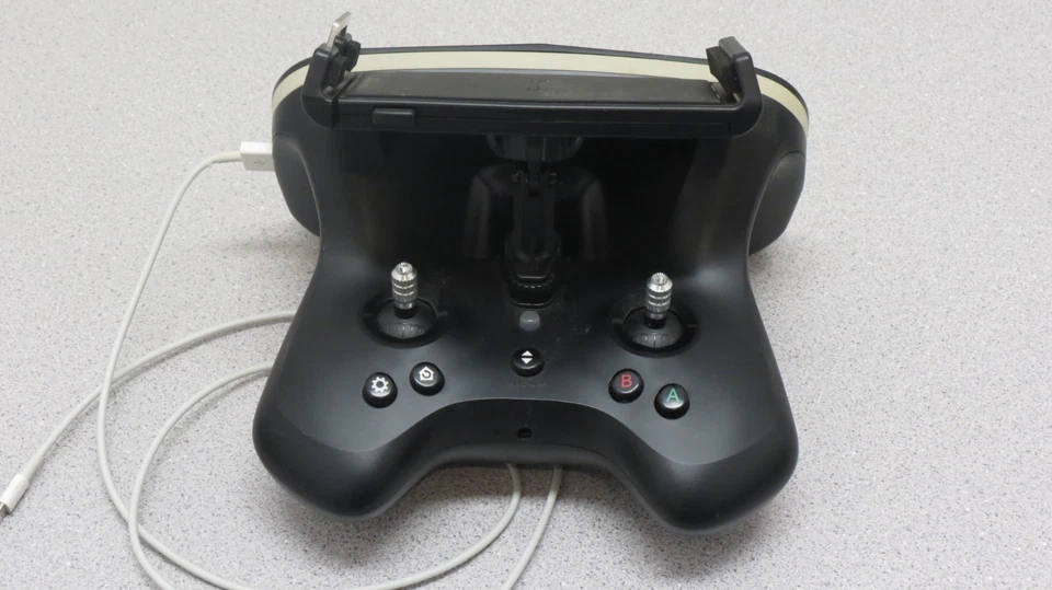 Paquete Parrot FPV Skycontroller 2 y gafas de cabina Foto 2 de 4