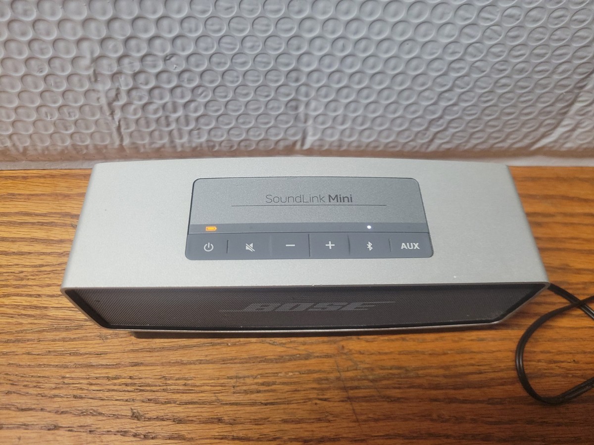 Bose SoundLink Mini Bluetooth Speaker, Silver w/ Power adapter