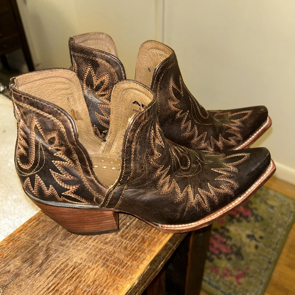 Bota tipo botín Ariat para mujer marrón suela en relieve su pequeña talla única 9 1/2 Foto 2 de 4