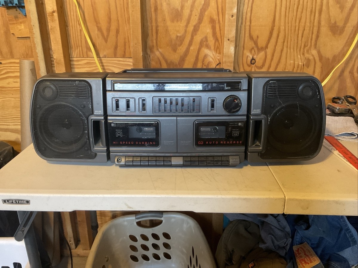 VINTAGE BOOMBOX- DUAL CASSETTE TAPE-WORKS Detachable Speakers