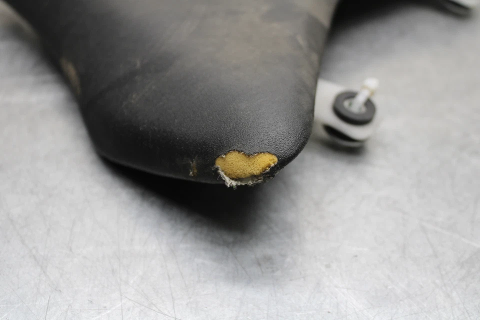 16 KAWASAKI NINJA ZX10R 前驱动座椅垫 SADDLE PILLION 53066-0521-MA BB6 — 第 3/4 张图片