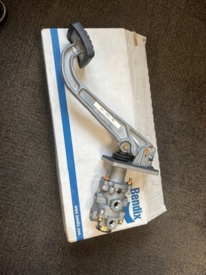 Freightliner Cascadia Bendix Wabco FOOT BRAKE VALVE PEDAL A12-19510-006