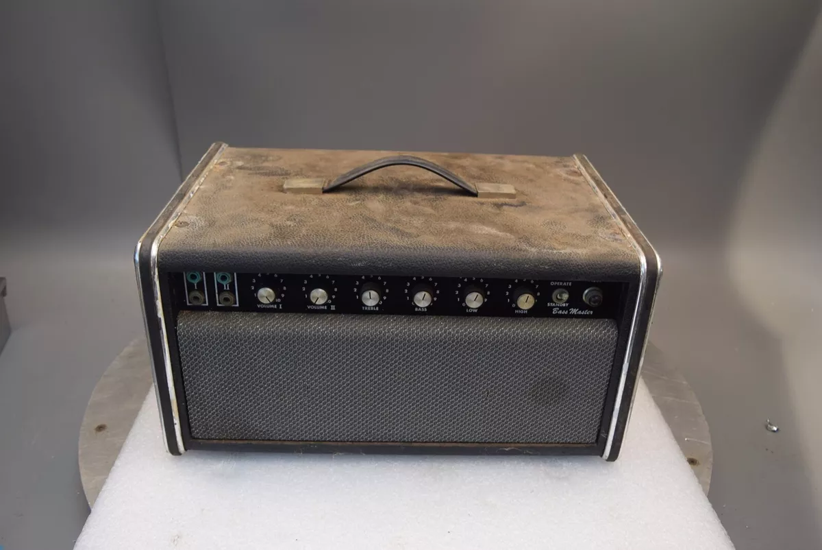 Traynor amp head outlet