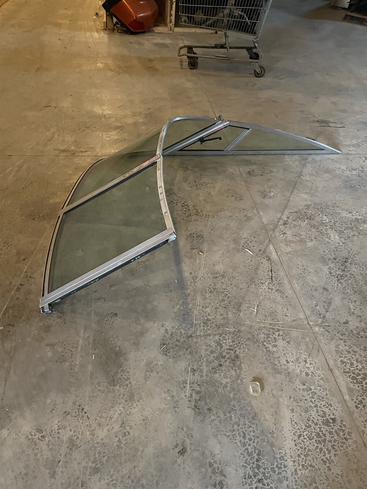 92 Rinker Fiesta Vee 235 Boat windshield wind shield curved glass right ...