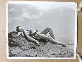 Rita Moreno original leggy barefoot pinup portrait photo 1950 Pagan Love Song