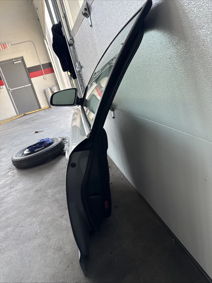 Audi A6 LH 2008 puerta delantera izquierda conjunto completo fabricante de equipos originales usado buen estado Foto 3 de 4