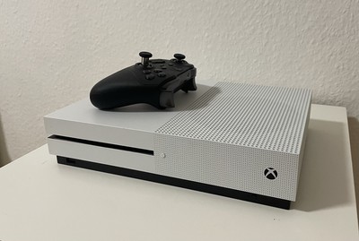 Xbox One S 500 GB mit Pro Controller   technisch einwandfrei, sofort spielbereit