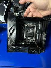 ASUS ROG STRIX Z890-I GAMING WIFI Mini-ITX Mo...