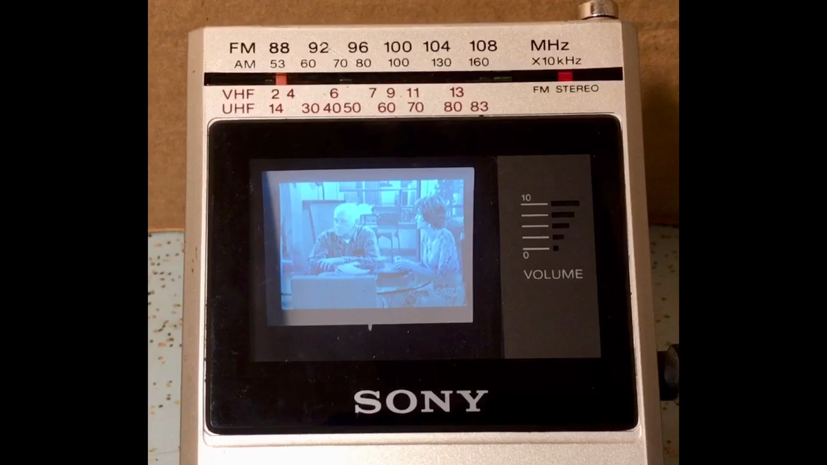 1984 SONY FD-30A BLACK/WHITE LCD TELEVISION w/FM STEREO/AM RADIO
