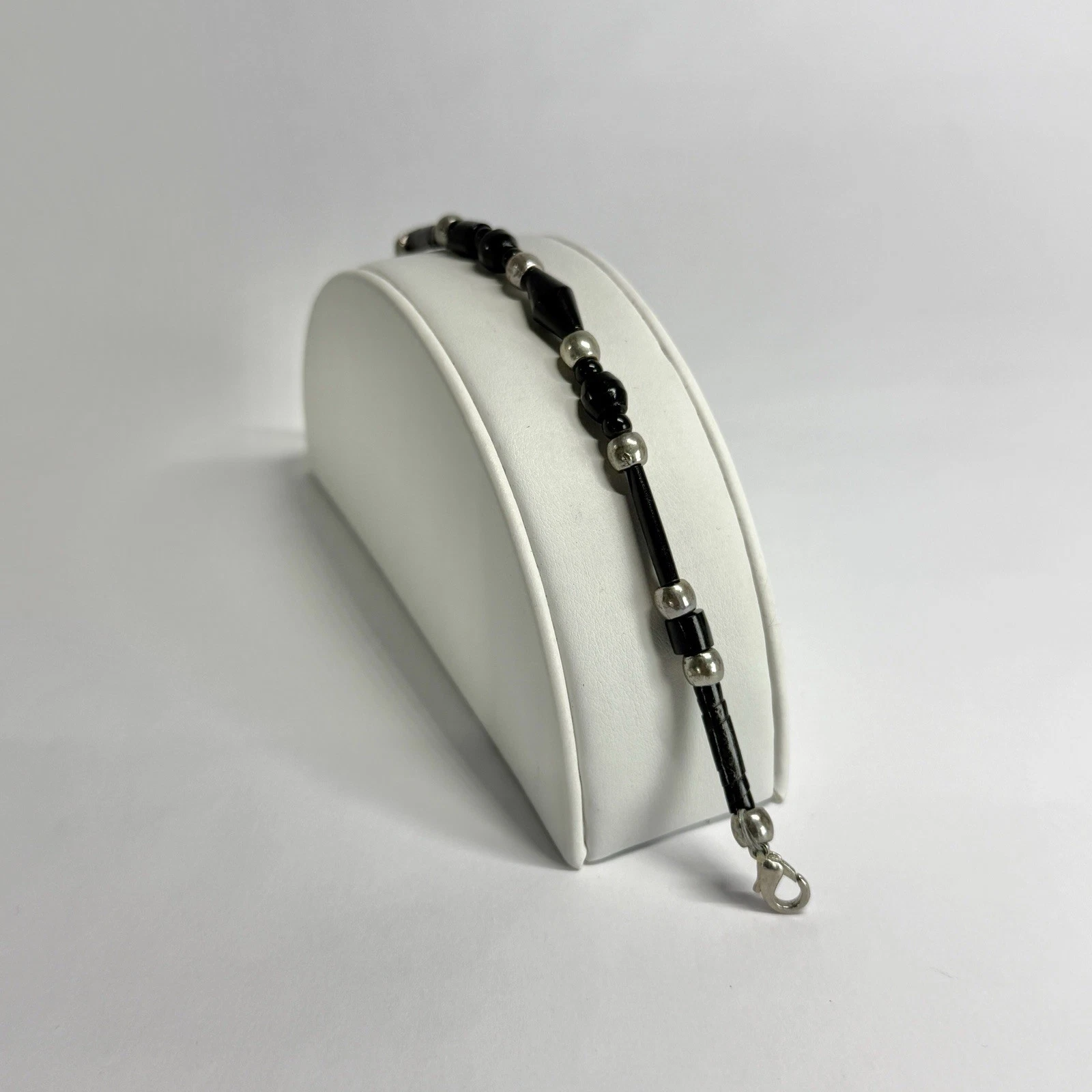 Elegant Black Beaded with Silver Tone Spacers Vintage Bracelet Jewelry Br253