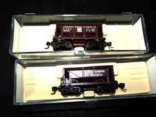 N Scale Atlas 2 x ATSF & SP 70 Ton Ore Cars