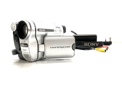 SONY CCD-TRV238E Hi8 Tape Analogue Video Camera HANDYCAM Complete Working Set
