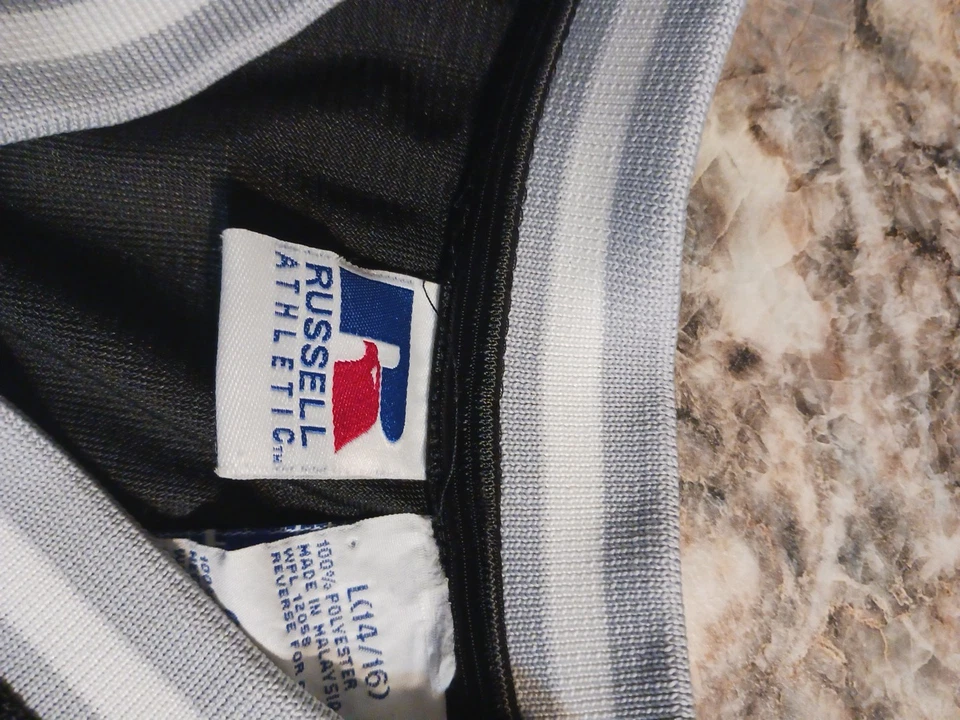 Camiseta grande Russell Athletic para niños. Foto 3 de 4