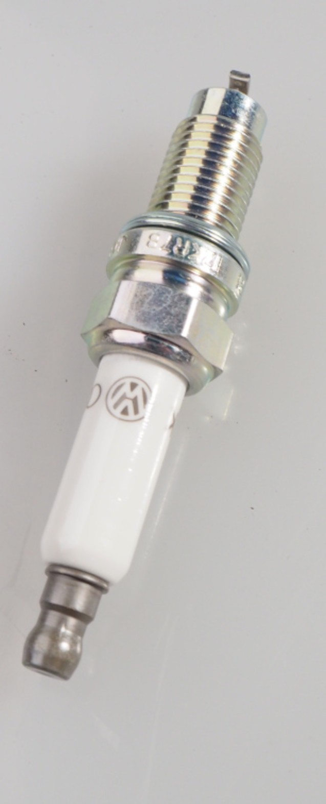 Genuine Spark Plug Longlife VW AUDI Eos Golf R32 GTI Rabbit Phaeton 101905606A