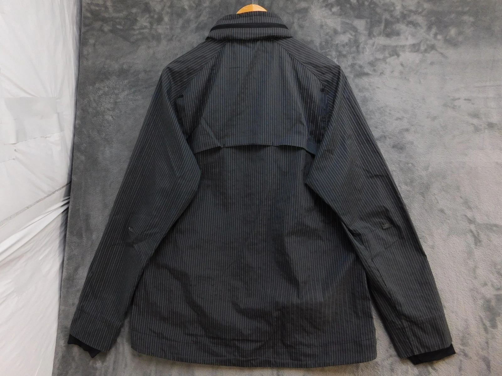 Lululemon Mens XL Pinstripe Full Zip Jacket Black Gray Vent Back Pockets - product detail image 3