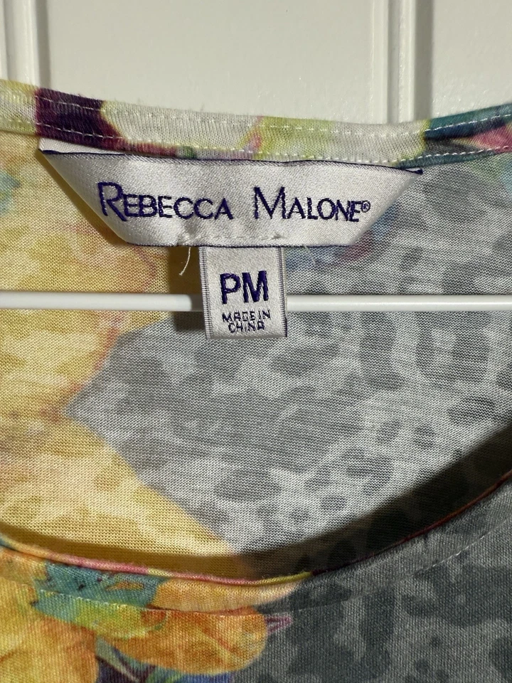 Top manga corta floral multicolor Rebecca Malone Foto 3 de 4