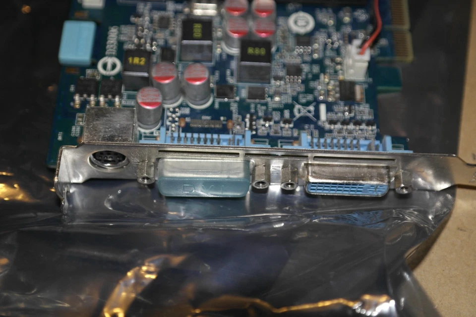 Gigabyte Nvidia GeFORCE 9500 GT 512 MB*16  PCI-e GPU dual 2*DVI S-VIDEO - Image 4 of 4