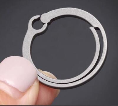 EDC 1 PC Kleiner tragbarer Titan-Schlüsselanhänger mit aufklappbarem Verschluss