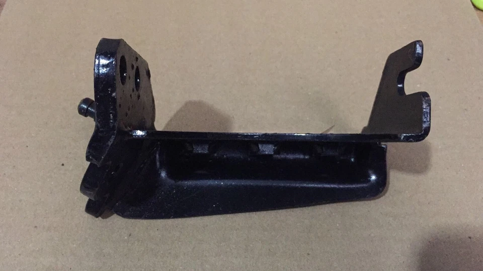 Soporte reposapiés YAMAHA YL1E H2 1966-1969 132-27412-00 N.O.S Foto 2 de 4