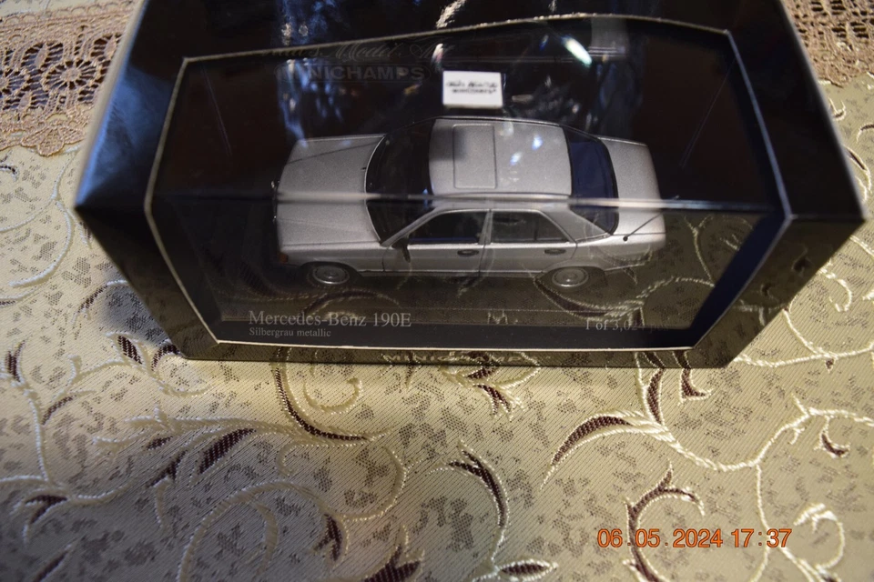 Mercedes-Benz 190E Silbergrau Minichamps [400 034101] - Image 2 of 4