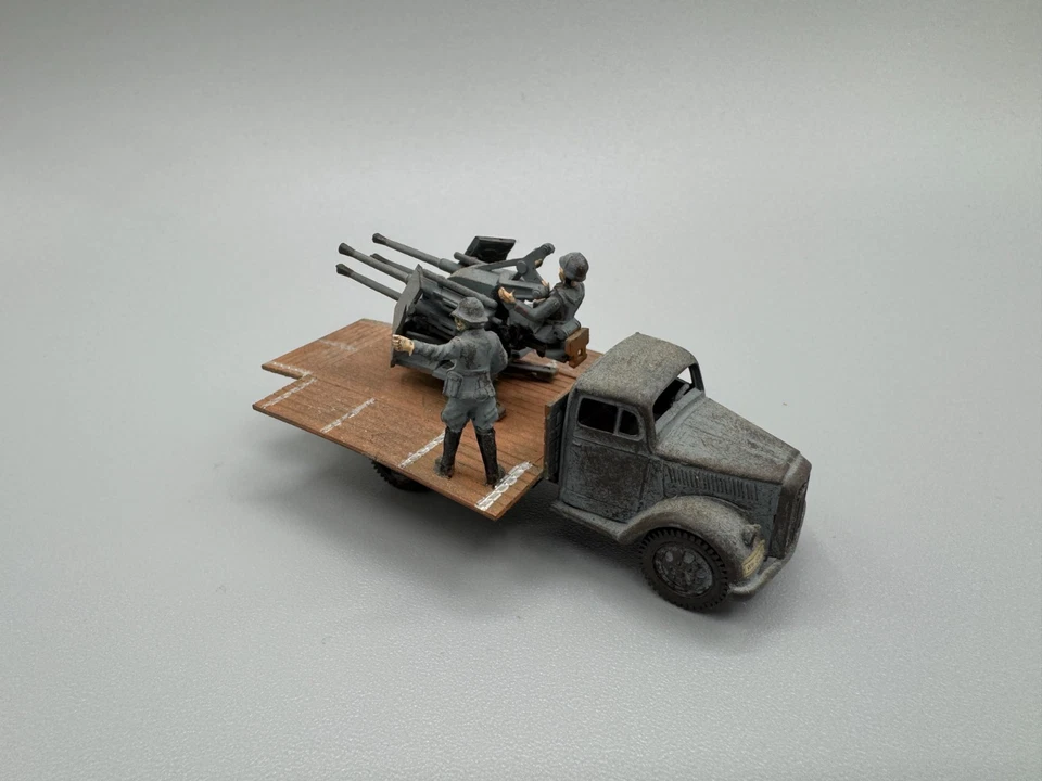 1:72 WWII German Opel Blitz mit 2cm Flak 38 Aufbau - gebaut bemalt - Bild 2 von 4