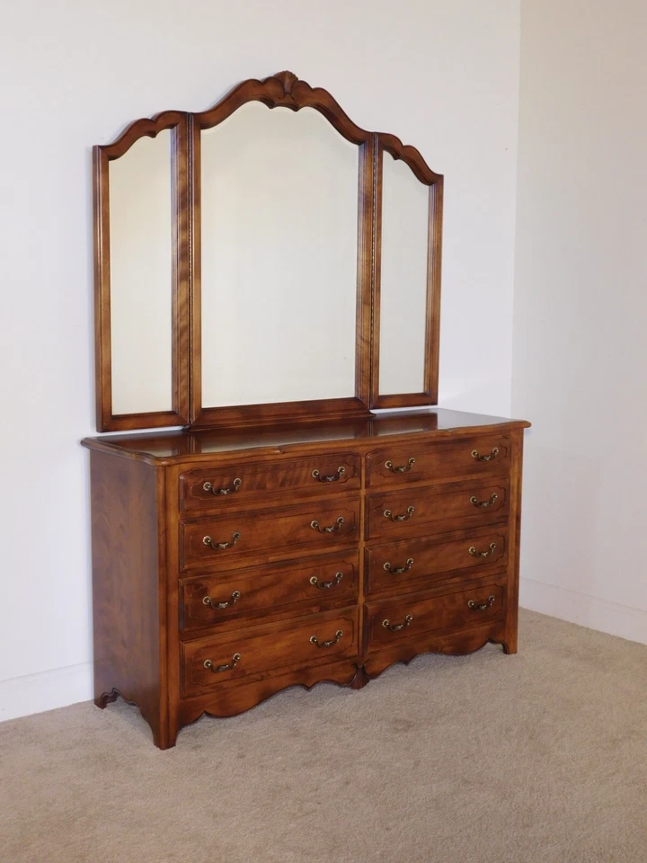 Итан Аллен 1980-е Французский Людовик XV Вишневый Длинный Сундук или Комод с Зеркалом Трехкратного Разложения - Изображение 4 из 4