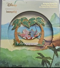 Prendedor Loungefly Disney Lilo & Stitch Scrump Swing In Hamick 3" LE 1700