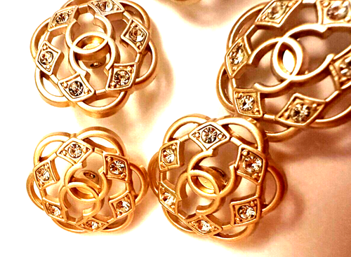 chanel camellia Gold Buttons cut out design crystals features gold metal cc logo - Picture 21 of 21