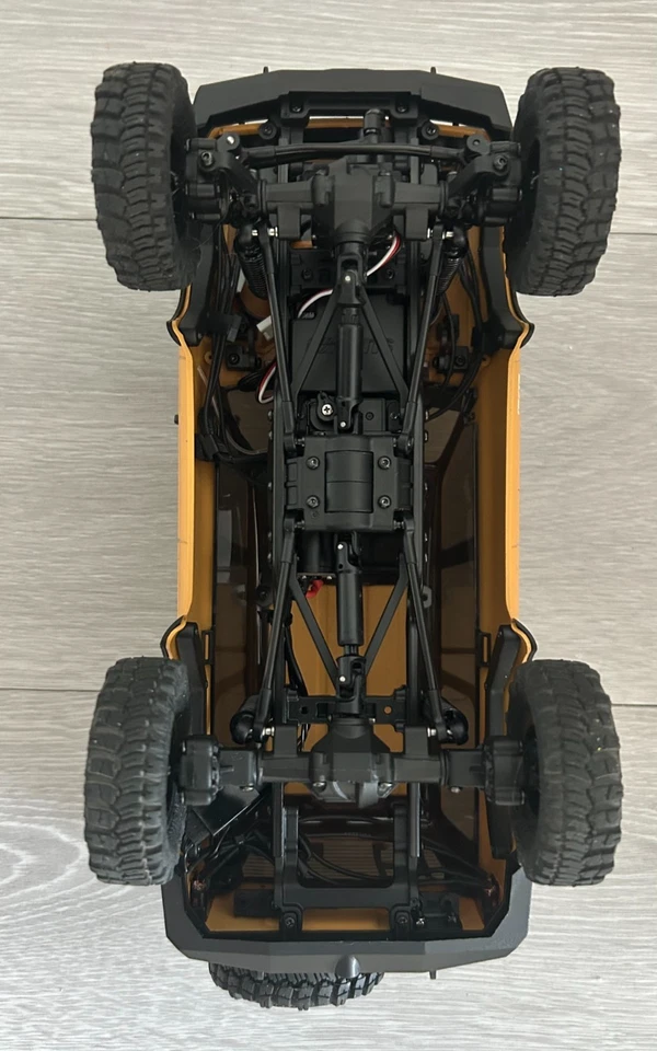 FMS 1:18 FCX18 LC80 Toyota Land Cruiser LC80 RTR Yellow Slightly Used LC80 L3 - Image 3 of 4