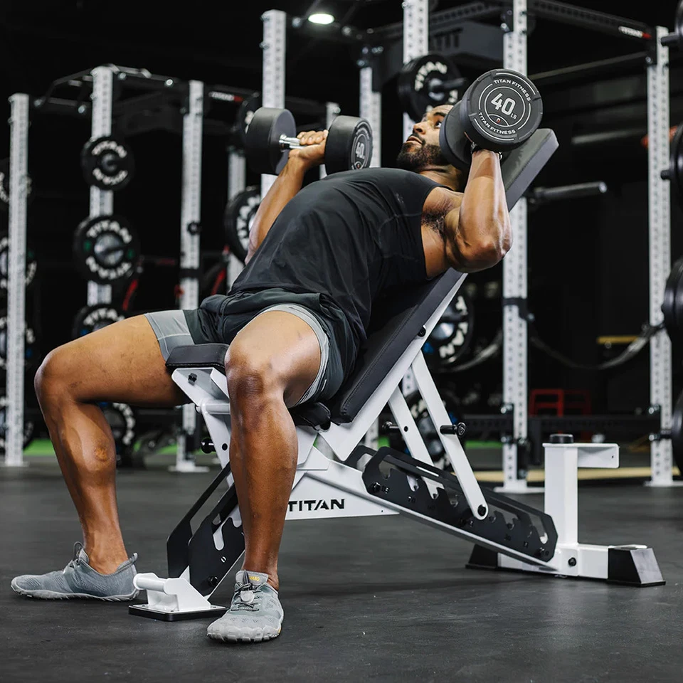 Banco Ajustable Titan Fitness Serie TITAN Blanco, 600LB Inclinación/1000 LB Plano Foto 4 de 4