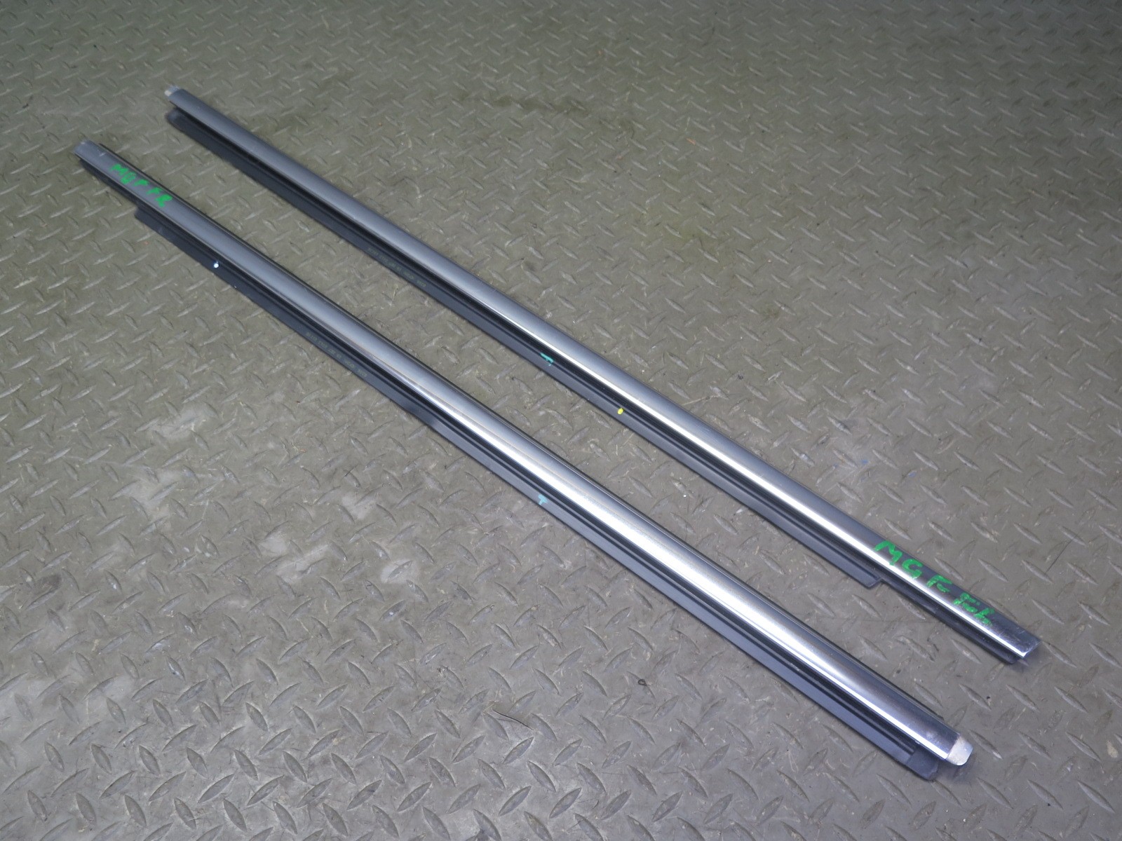 14-20 MASERATI GHIBLI M157 FRONT LEFT & RIGHT SIDE DOOR WINDOW BELT MOLDING SET