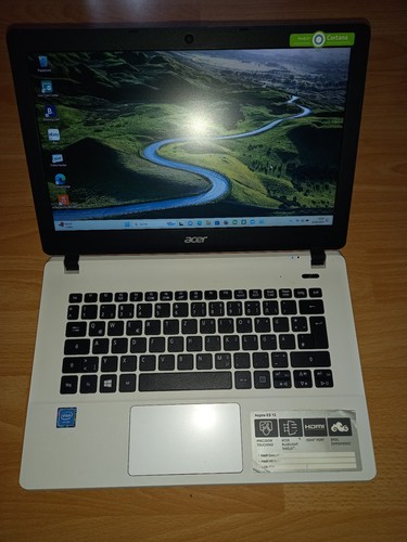 Acer E1 - 331,  4 GB Ram, 500 GB HDD, Webcam, HDMI, BT, Cardreader, Win 11 Home