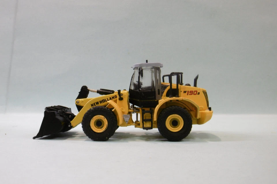 New Holland - W190B Chargeuse sur pneus chargeur sur roues BO HO 1/87 - Photo 4/4