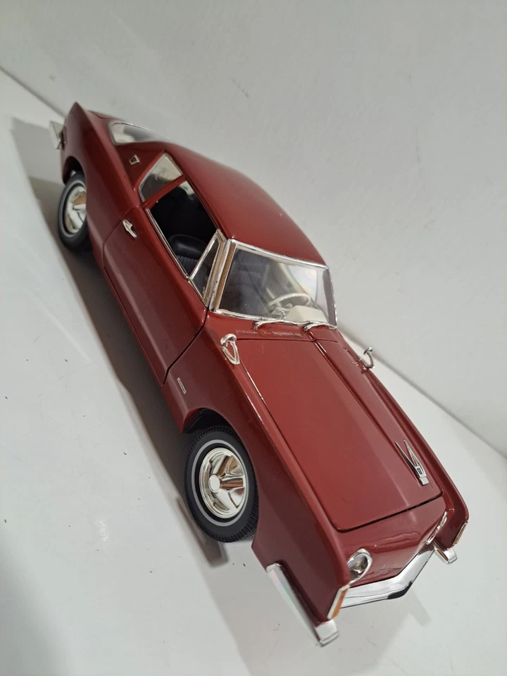 Signature Models 1:18 Die Cast 1963 Studebaker Advanti Classic Car - Image 4 of 4