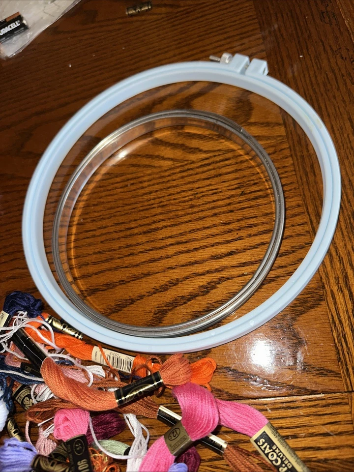 DMC EMBROIDERY FLOSS- MANY COLORS 100 SKIENS VARIOUS Basket COLORS Hoops - Image 2 of 4