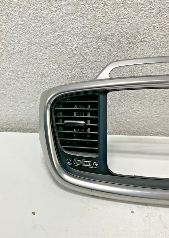 Kia Sorento 2017 radio tablero bisel envolvente Tim 84740C6000 OEM Foto 4 de 4