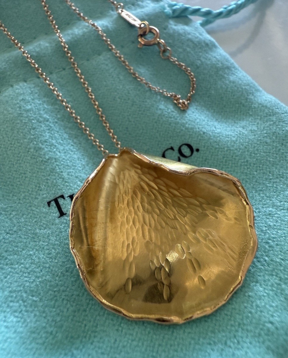 Rare Tiffany & Co. Angela Cummings Rose Petal 18k Gold Pendant
