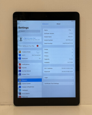 Apple iPad Air 1st Gen. - 16GB - Wi-Fi, 9.7 in - Space Gray - READ