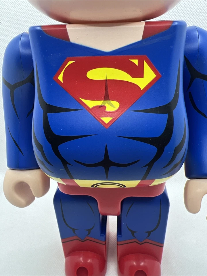 Juguete Medicom BE@RBRICK Superman de Batman Hush Series Versión 12” Bearbrick Foto 3 de 4