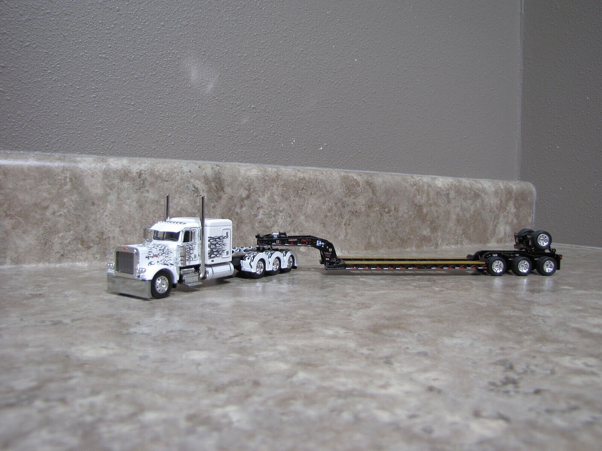 DCP 1/64 White Black Flames Peterbilt 389 Fontaine Lowboy Trailer