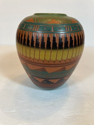 Small NATIVE AMERICAN INDIAN ART Pottery NAVAJO Pot Etched Vase Signed L B 09 - Picture 12 of 13