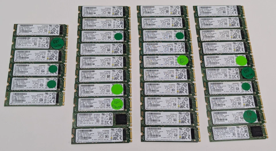 Lote de 36 unidades de estado sólido SK hynix 128 GB SATA 2280 M.2 SSD modelo mixto - borradas Foto 4 de 4